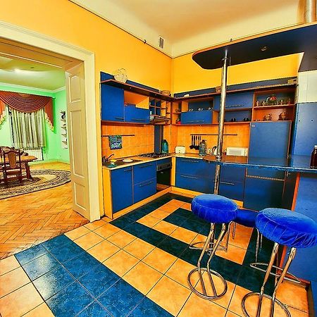 Apartments On Valova 25 Lviv Ngoại thất bức ảnh