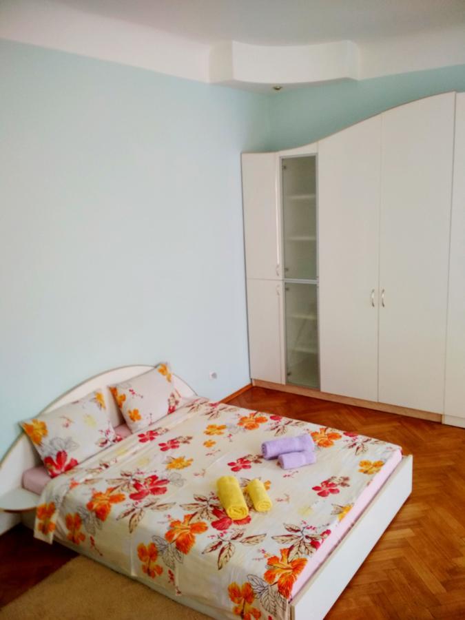 Apartments On Valova 25 Lviv Ngoại thất bức ảnh