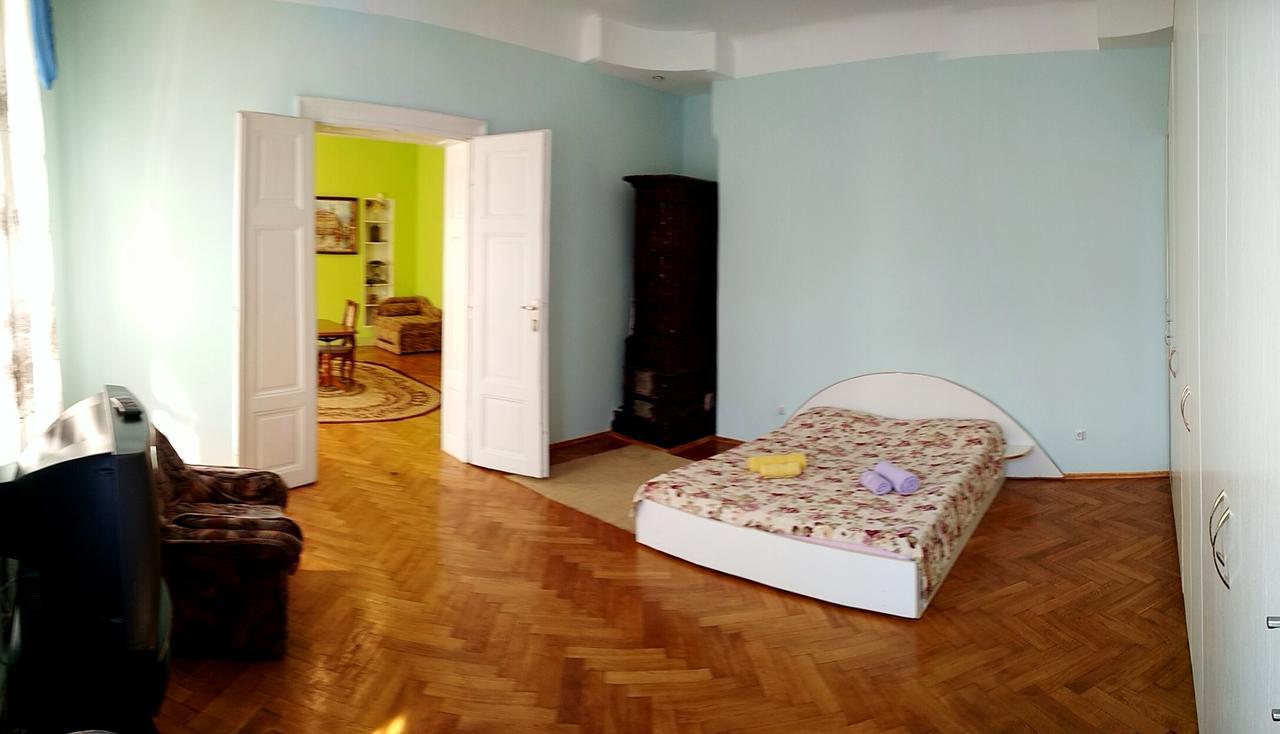 Apartments On Valova 25 Lviv Ngoại thất bức ảnh